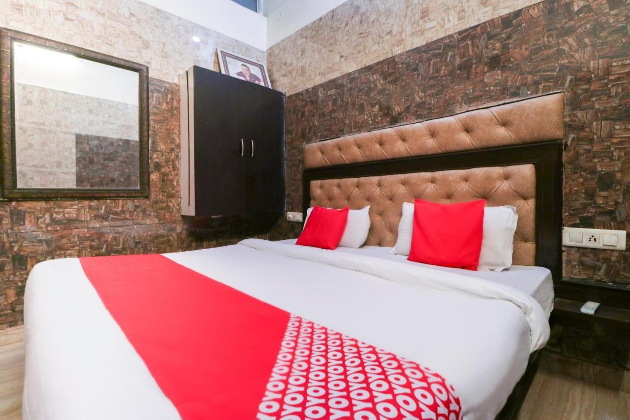 Oyo 67632 Pearl 3* Chandigarh