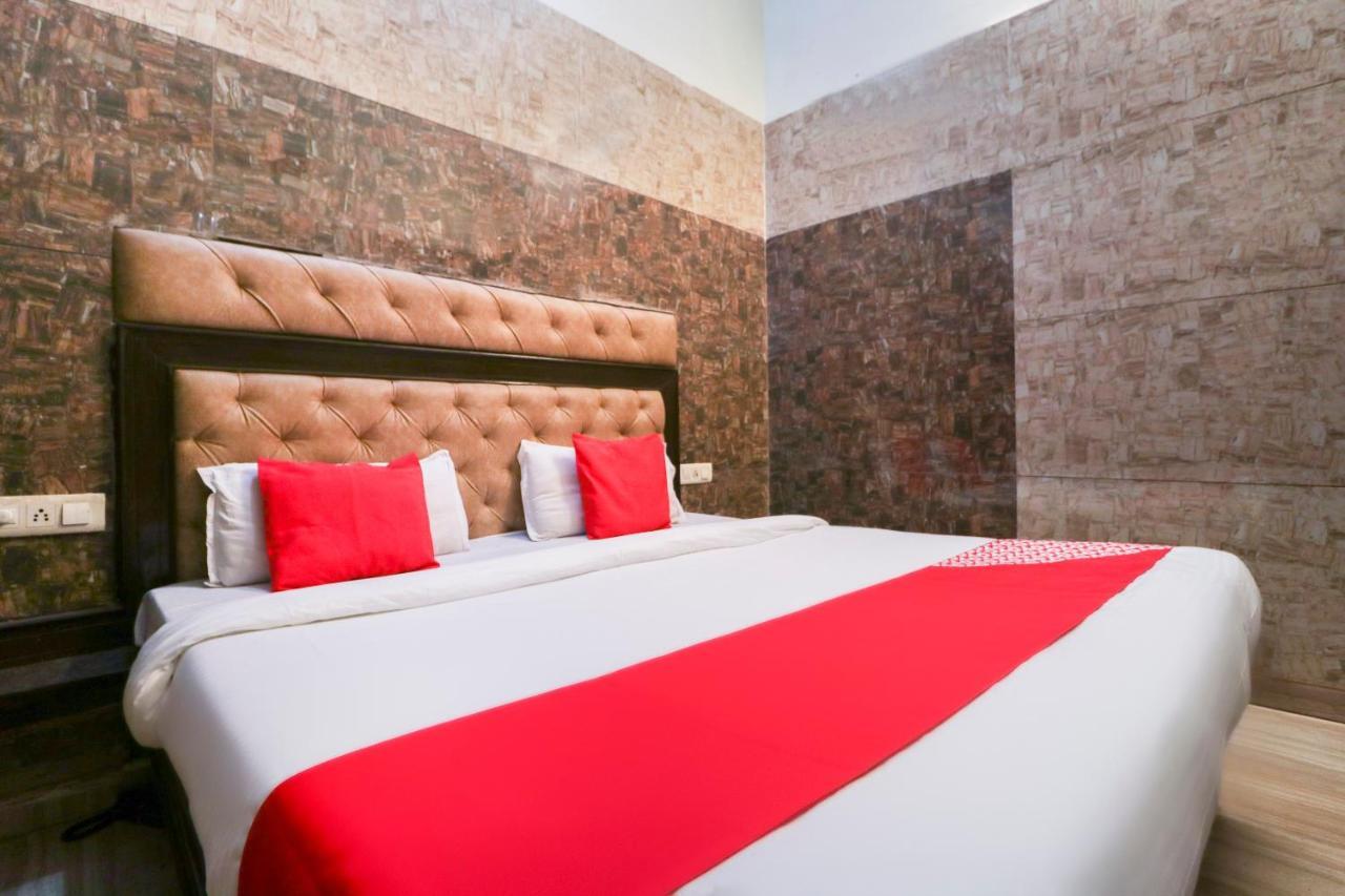 Oyo 67632 Pearl 3* Chandigarh